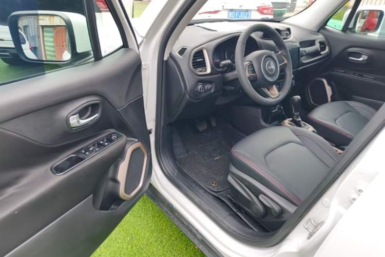 Used Jeep Renegade 2018 Connected Large Screen Version 180T Automatic High-Energy Edition Driver Seat