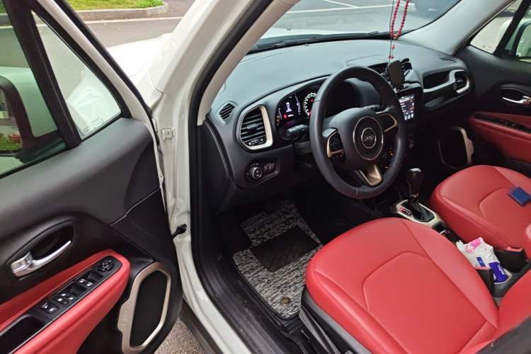 Used Jeep Renegade 2018 Connected Large Screen Version 180T Automatic High-Energy Edition Driver Seat