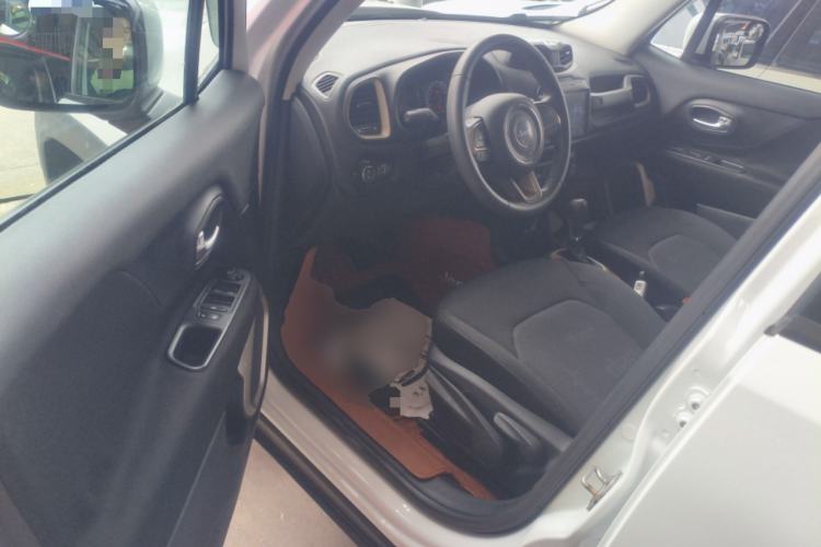 Used Jeep Renegade 2018 Connected Large Screen Version 180T Automatic High-Energy Edition Driver Seat