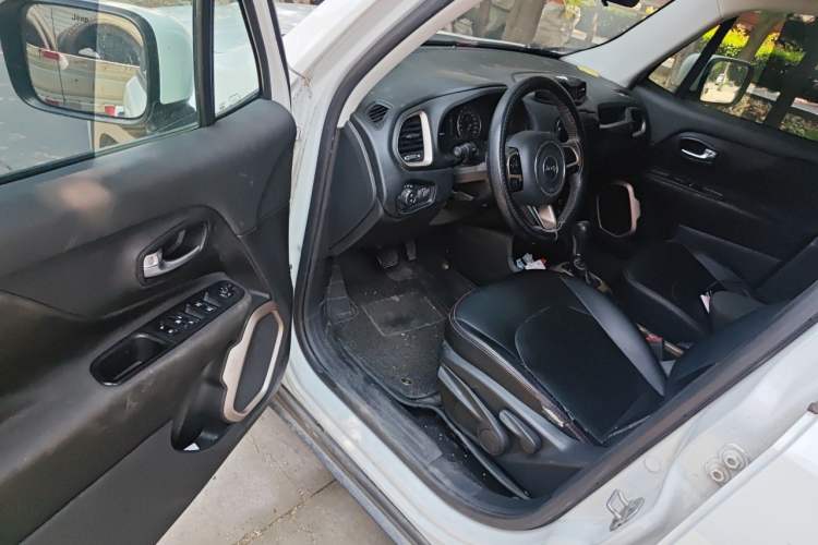Used Jeep Renegade 2018 Connected Large Screen Version 180T Automatic High-Energy Edition Driver Seat