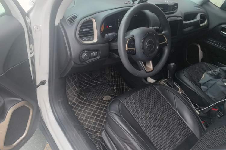 Used Jeep Renegade 2018 Connected Large Screen Version 180T Automatic High-Energy Edition Driver Seat