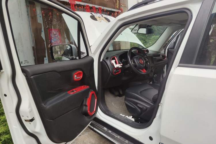 Used Jeep Renegade 2018 Connected Large Screen Version 180T Automatic Jingneng Version Driver Seat