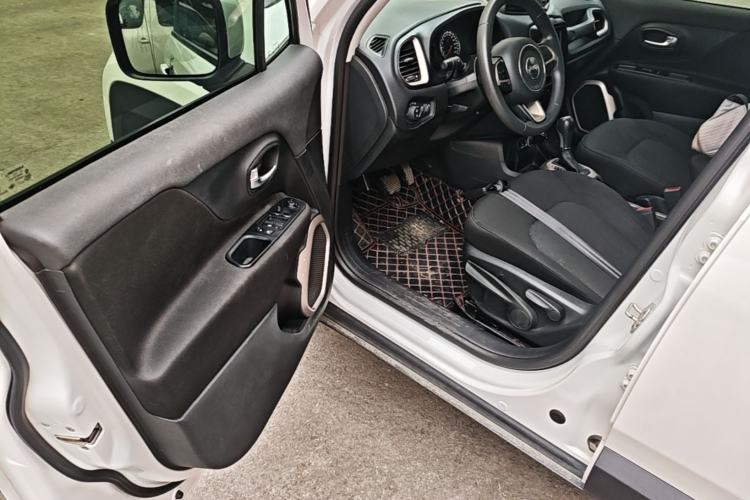 Used Jeep Renegade 2018 Connected Large Screen Version 180T Automatic High-Energy Edition Driver Seat