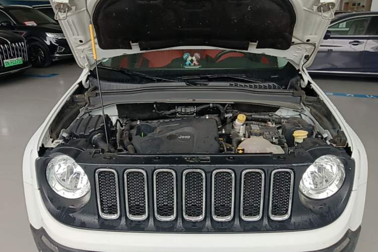 Used Jeep Renegade 2018 Connected Large Screen Version 180T Automatic Jingneng Version Engine Bay