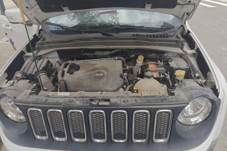 Used Jeep Renegade 2018 Connected Large Screen Version 180T Automatic High-Energy Edition Engine Bay