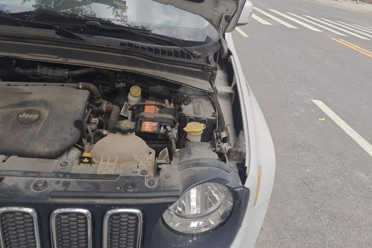 Used Jeep Renegade 2018 Connected Large Screen Version 180T Automatic High-Energy Edition Engine Bay Left