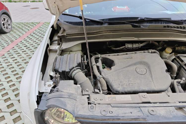 Used Jeep Renegade 2018 Connected Large Screen Version 180T Automatic High-Energy Edition Engine Bay Right