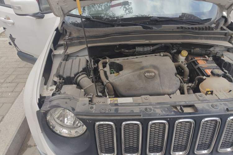 Used Jeep Renegade 2018 Connected Large Screen Version 180T Automatic High-Energy Edition Engine Bay Right
