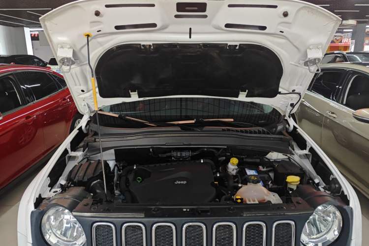 Used Jeep Renegade 2018 Connected Large Screen Version 180T Automatic High-Energy Edition Engine Bay
