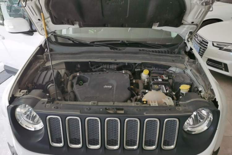 Used Jeep Renegade 2018 Connected Large Screen Version 180T Automatic High-Energy Edition Engine Bay