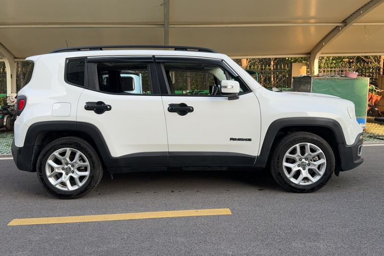 Used Jeep Renegade 2018 Connected Large Screen Version 180T Automatic High-Energy Edition Exterior 2