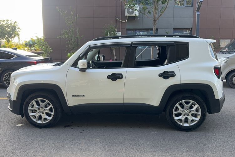 Used Jeep Renegade 2018 Connected Large Screen Version 180T Automatic High-Energy Edition Exterior 3
