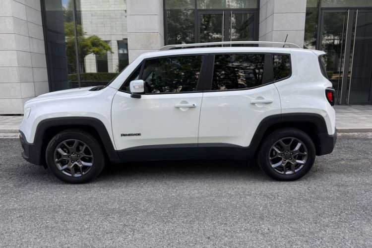 Used Jeep Renegade 2018 Connected Large Screen Version 180T Automatic Kinetic Edition+ Exterior 3