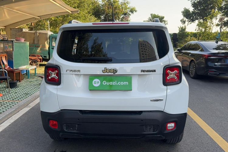 Used Jeep Renegade 2018 Connected Large Screen Version 180T Automatic High-Energy Edition Exterior 4