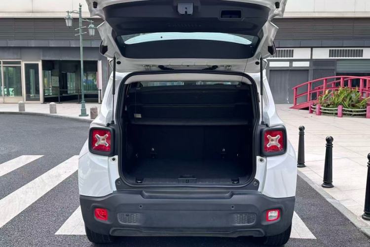 Used Jeep Renegade 2018 Connected Large Screen Version 180T Automatic Jingneng Version Exterior 4