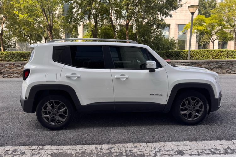 Used Jeep Renegade 2018 Connected Large Screen Version 180T Automatic Kinetic Edition+ Exterior 4