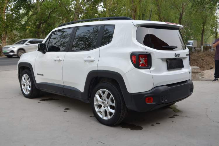 Used Jeep Renegade 2018 Connected Large Screen Version 180T Automatic High-Energy Edition Exterior 5