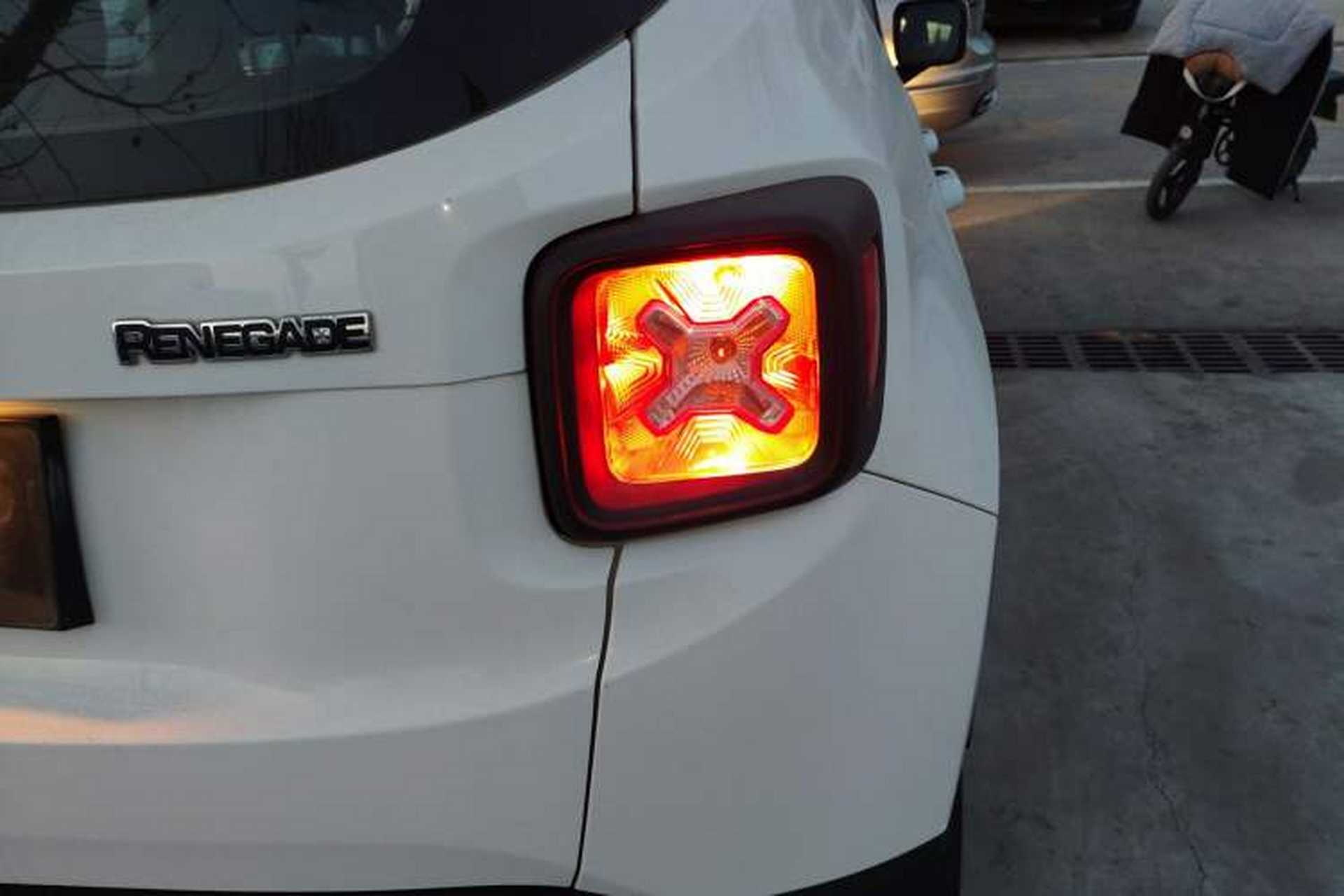 Used Jeep Renegade 2018 Connected Large Screen Version 180T Automatic Kinetic Edition+ Exterior 6