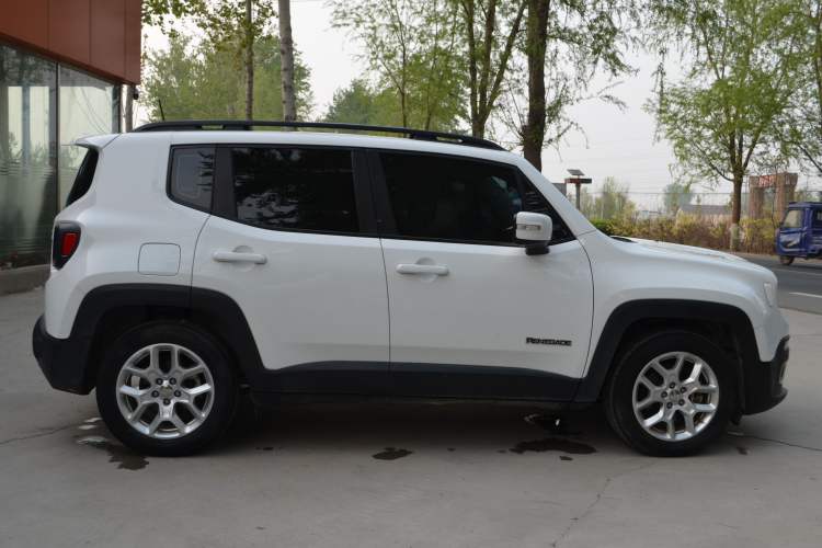 Used Jeep Renegade 2018 Connected Large Screen Version 180T Automatic High-Energy Edition Exterior 6