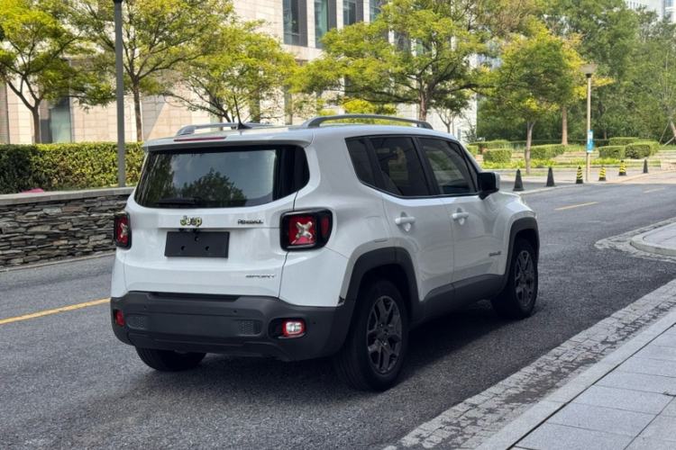 Used Jeep Renegade 2018 Connected Large Screen Version 180T Automatic Kinetic Edition+ Exterior 7