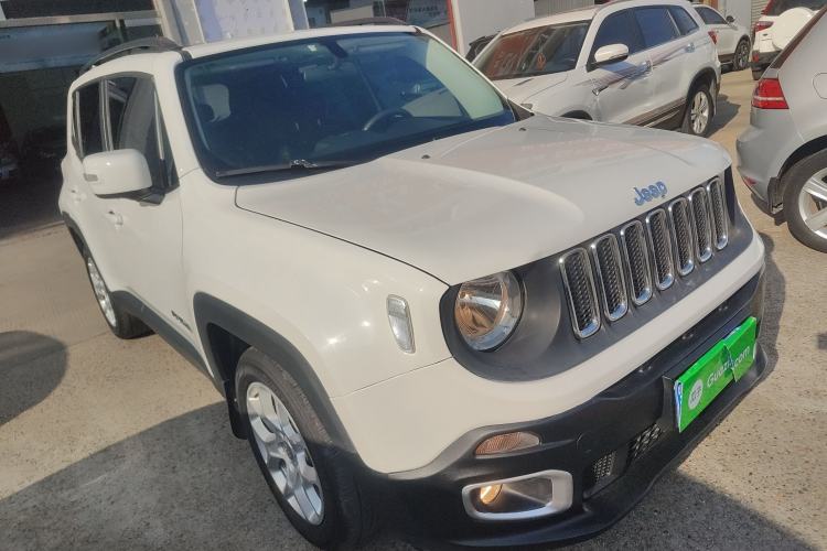 Used Jeep Renegade 2018 Connected Large Screen Version 180T Automatic High-Energy Edition Front Right 45 Deg