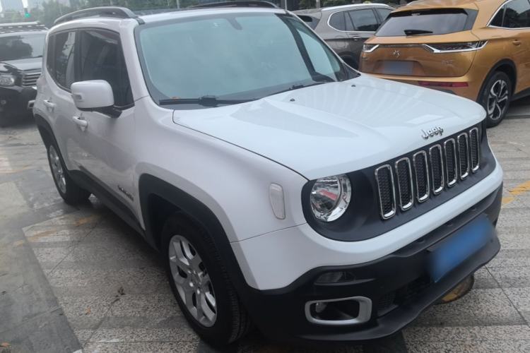 Used Jeep Renegade 2018 Connected Large Screen Version 180T Automatic High-Energy Edition Front Right 45 Deg