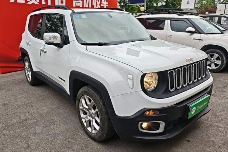 Used Jeep Renegade 2018 Connected Large Screen Version 180T Automatic High-Energy Edition Front Right 45 Deg
