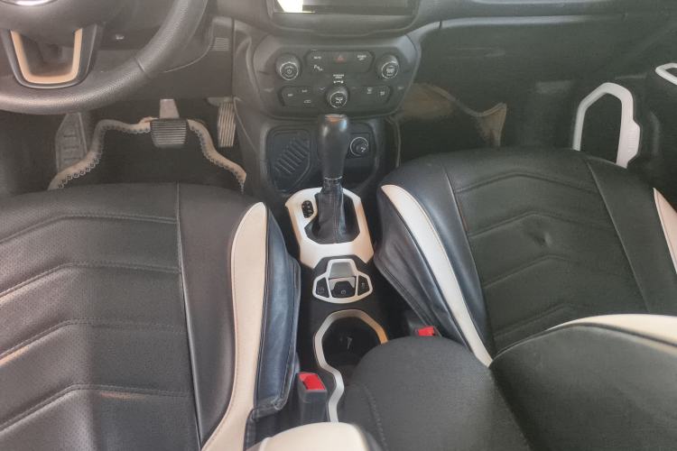 Used Jeep Renegade 2018 Connected Large Screen Version 180T Automatic High-Energy Edition Gear Lever