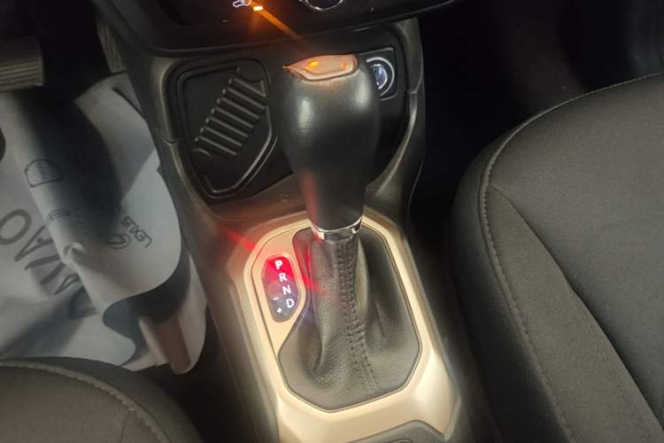 Used Jeep Renegade 2018 Connected Large Screen Version 180T Automatic High-Energy Edition Gear Lever