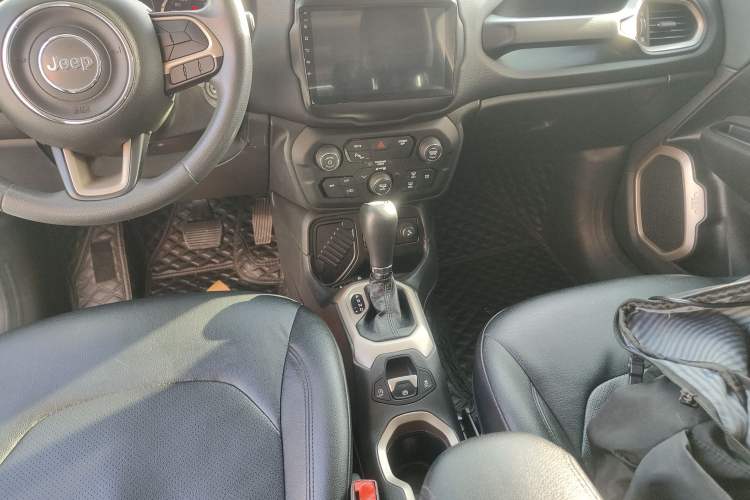 Used Jeep Renegade 2018 Connected Large Screen Version 180T Automatic High-Energy Edition Gear Lever