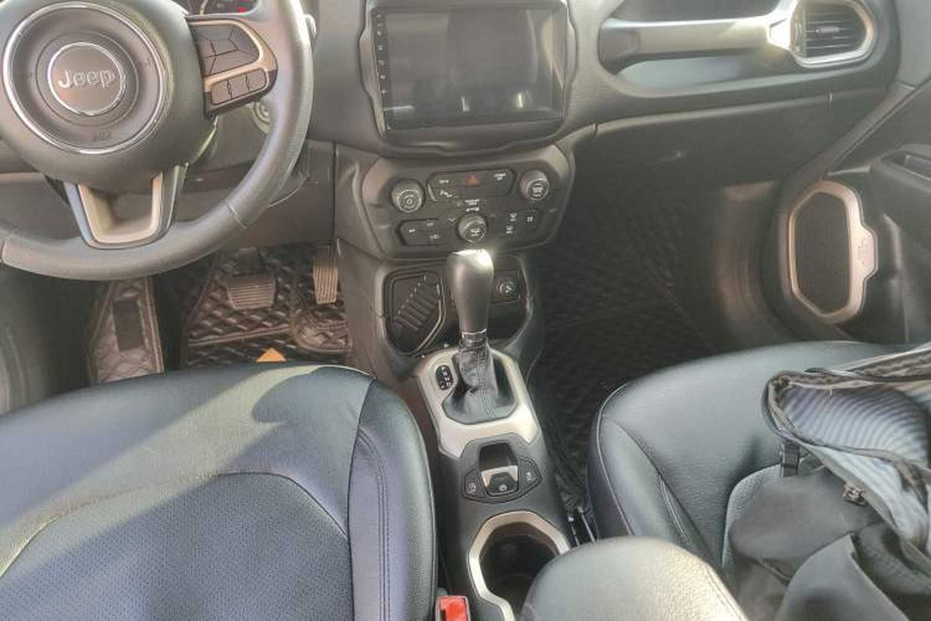 Used Jeep Renegade 2018 Connected Large Screen Version 180T Automatic High-Energy Edition Gear Lever