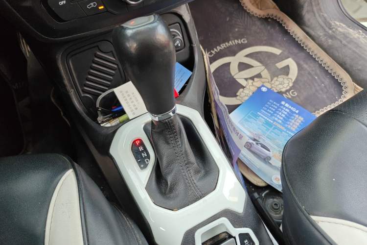 Used Jeep Renegade 2018 Connected Large Screen Version 180T Automatic High-Energy Edition Gear Lever