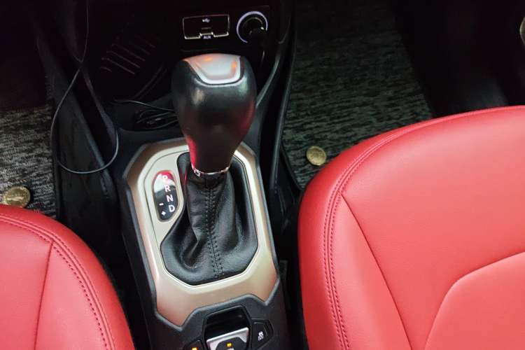Used Jeep Renegade 2018 Connected Large Screen Version 180T Automatic High-Energy Edition Gear Lever