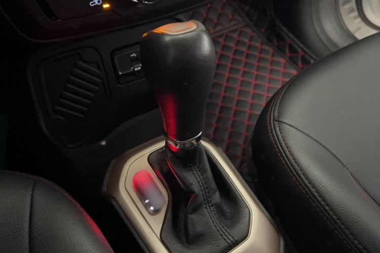 Used Jeep Renegade 2018 Connected Large Screen Version 180T Automatic Kinetic Edition+ Gear Lever