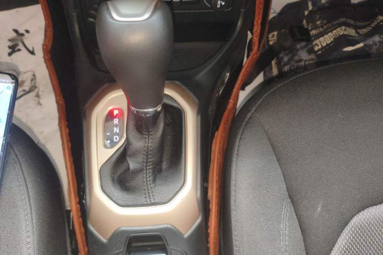 Used Jeep Renegade 2018 Connected Large Screen Version 180T Automatic High-Energy Edition Gear Lever