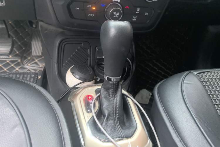 Used Jeep Renegade 2018 Connected Large Screen Version 180T Automatic High-Energy Edition Gear Lever