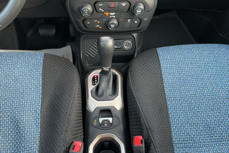Used Jeep Renegade 2018 Connected Large Screen Version 180T Automatic High-Energy Edition Gear Lever