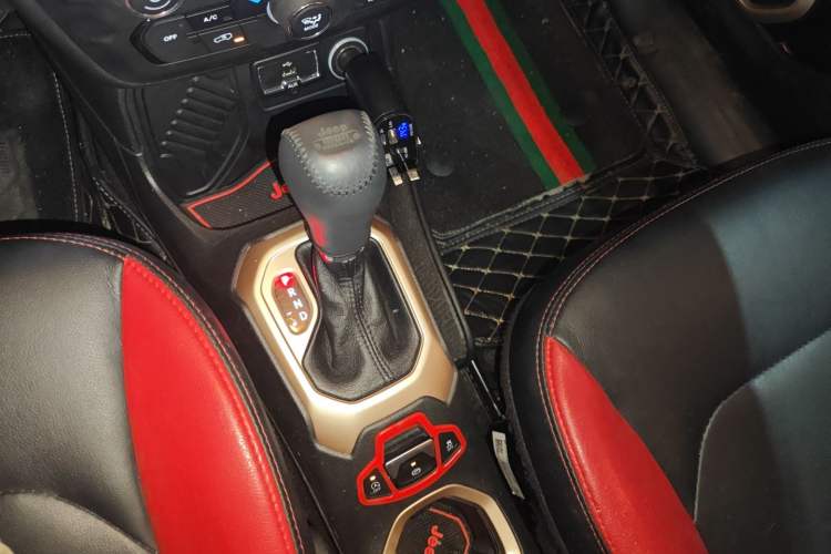 Used Jeep Renegade 2018 Connected Large Screen Version 180T Automatic High-Energy Edition Gear Lever