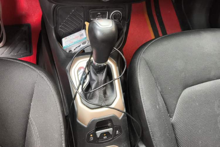 Used Jeep Renegade 2018 Connected Large Screen Version 180T Automatic High-Energy Edition Gear Lever