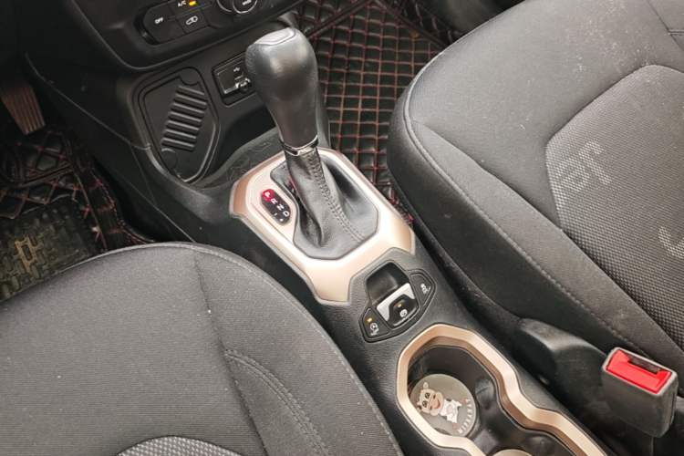 Used Jeep Renegade 2018 Connected Large Screen Version 180T Automatic High-Energy Edition Gear Lever