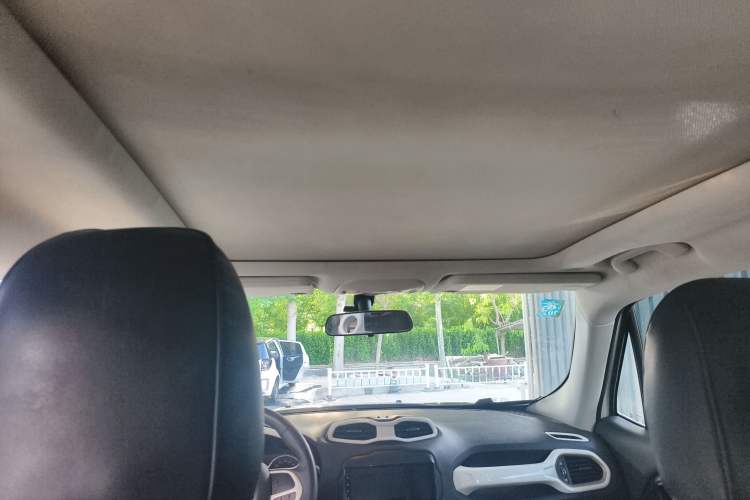 Used Jeep Renegade 2018 Connected Large Screen Version 180T Automatic High-Energy Edition Headliner