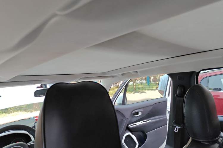 Used Jeep Renegade 2018 Connected Large Screen Version 180T Automatic High-Energy Edition Headliner
