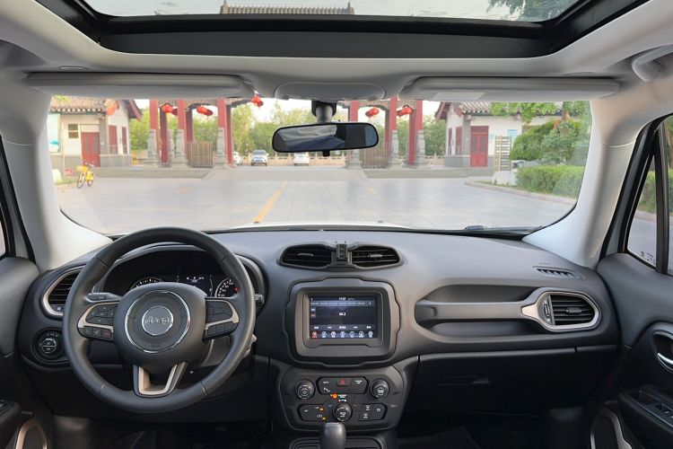 Used Jeep Renegade 2018 Connected Large Screen Version 180T Automatic High-Energy Edition Headliner
