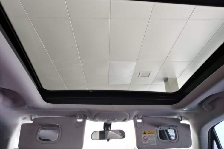 Used Jeep Renegade 2018 Connected Large Screen Version 180T Automatic High-Energy Edition Headliner