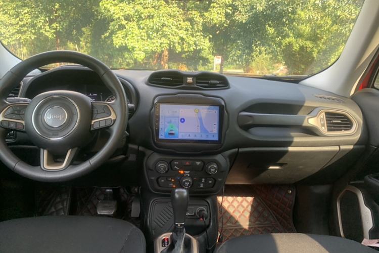 Used Jeep Renegade 2018 Connected Large Screen Version 180T Automatic High-Energy Edition Interior 1