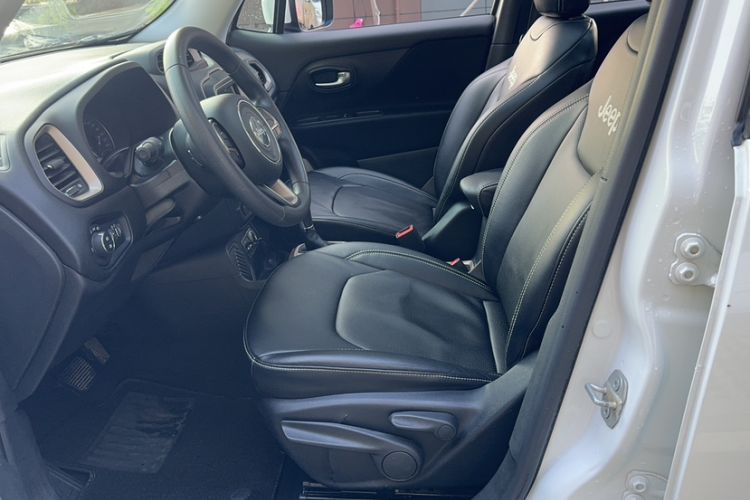 Used Jeep Renegade 2018 Connected Large Screen Version 180T Automatic High-Energy Edition Interior 1