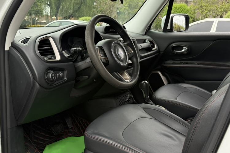 Used Jeep Renegade 2018 Connected Large Screen Version 180T Automatic Kinetic Edition+ Interior 1