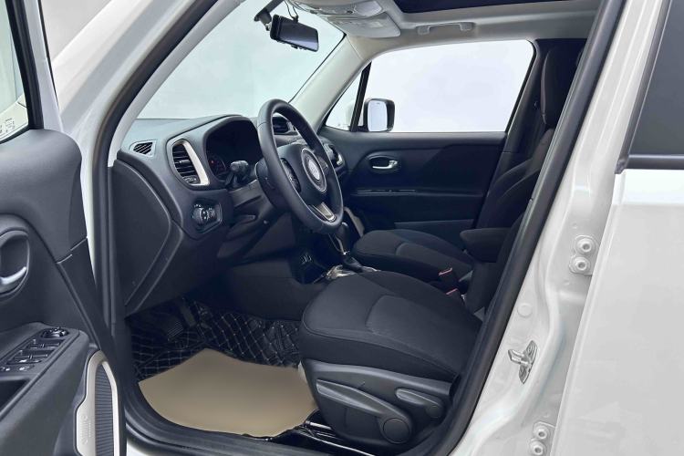 Used Jeep Renegade 2018 Connected Large Screen Version 180T Automatic High-Energy Edition Interior 1