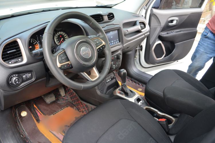 Used Jeep Renegade 2018 Connected Large Screen Version 180T Automatic High-Energy Edition Interior 1