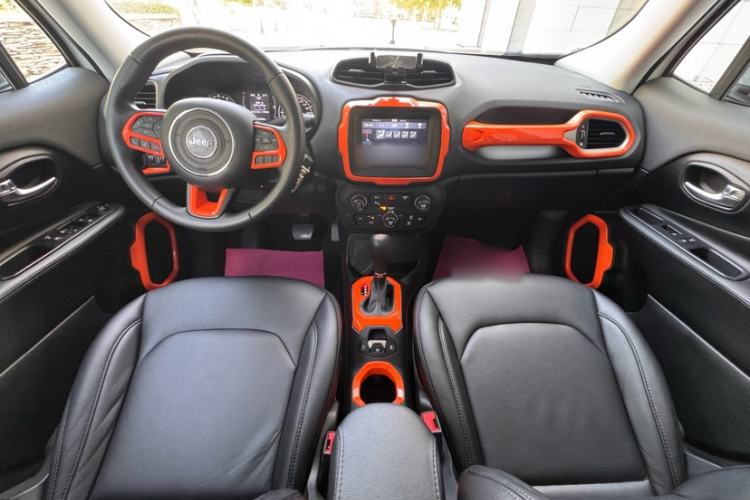 Used Jeep Renegade 2018 Connected Large Screen Version 180T Automatic Kinetic Edition+ Interior 1